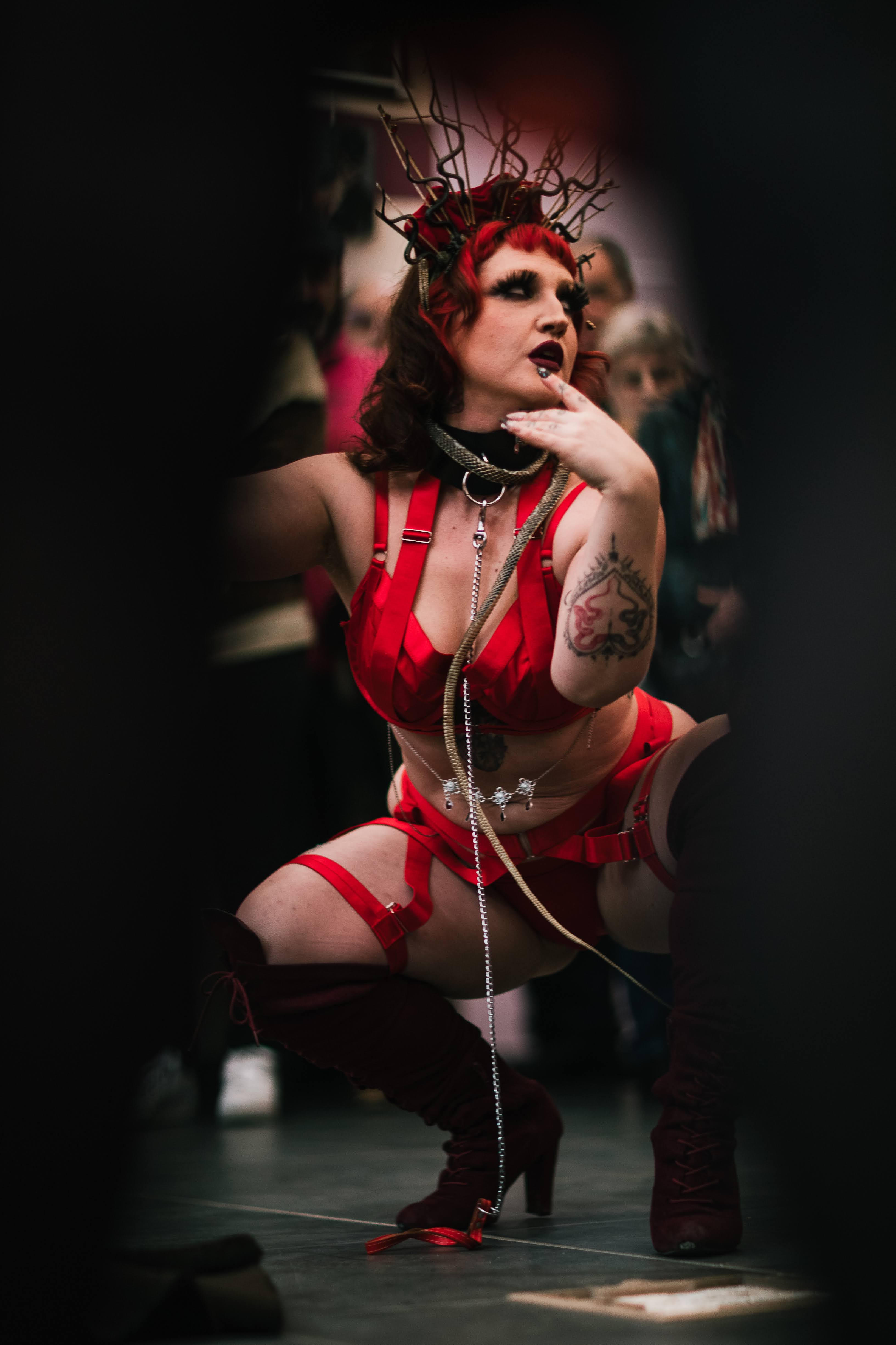 Lovely the Lady, Artiste, danseuse, performeuse